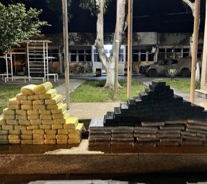 Polícia encontra 218 kg de drogas e prende dois homens em Itabuna; veja os detalhes