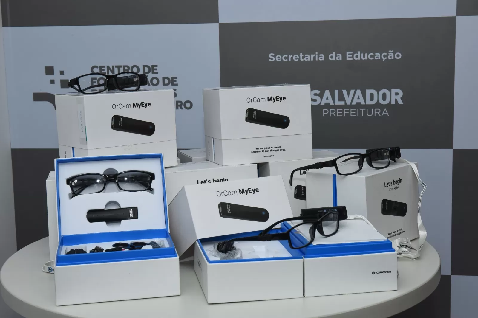 Prefeitura de Salvador vai distribuir 100 óculos com tecnologia assistiva para rede de educação e Instituto de Cegos da Bahia
