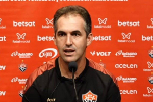 Léo Condé é demitido do Vitória, após fraco desempenho no Brasileirão